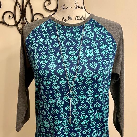 LuLaRoe Randy Top- Size Small 👚 - Picture 6 of 7